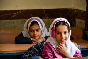 Djeca Kurdistana, djevojčice u učionici / Children of Kurdistan, girls in the classroom